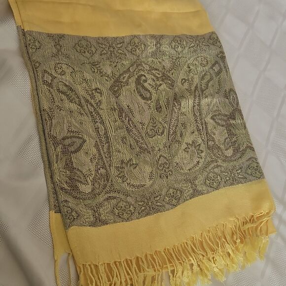 HOST PICK🥳 Elegant Yellow and Gray Scarf - Picture 16 of 16